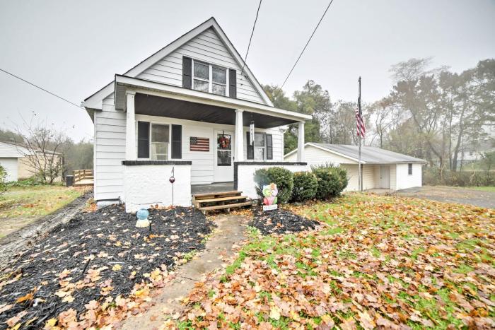 Burgettstown Home - 7 Mi to KeyBank Pavilion