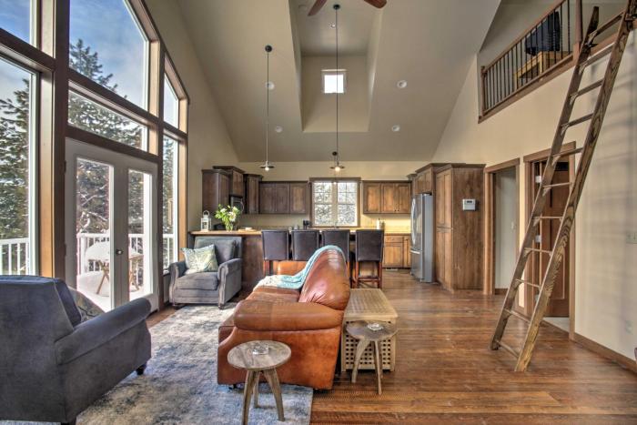 Cozy Loft on 22-Acre Farm, 8 Mi to Downtown