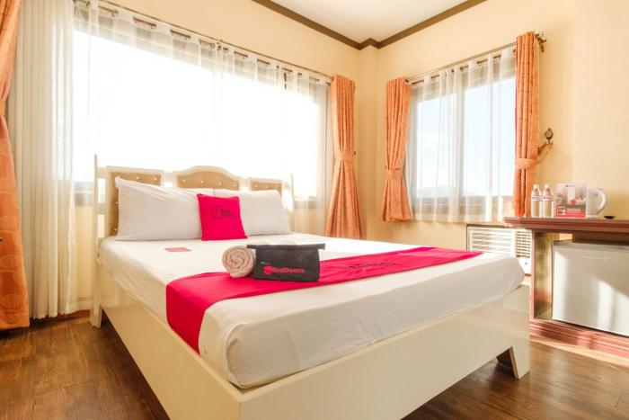 RedDoorz Plus @ Seaborne Hotel Subic Zambales