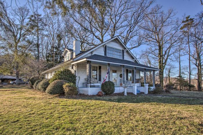 Historical Family Home, 12 Mi to DT Asheville