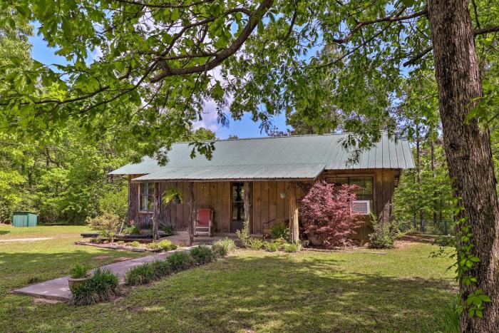 Secluded Cabin with Pond about 37 Mi to Gulf Coast!