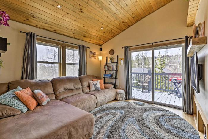 10 Mi to Ski Condo with Mtn Views in Silverthorne