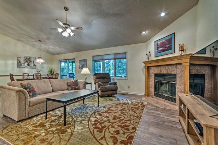 Hot Springs Village Home, Walk to Lake and Golf