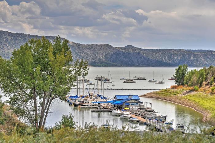 Quiet Pagosa Springs Cabin: Lake & Mountain Views!