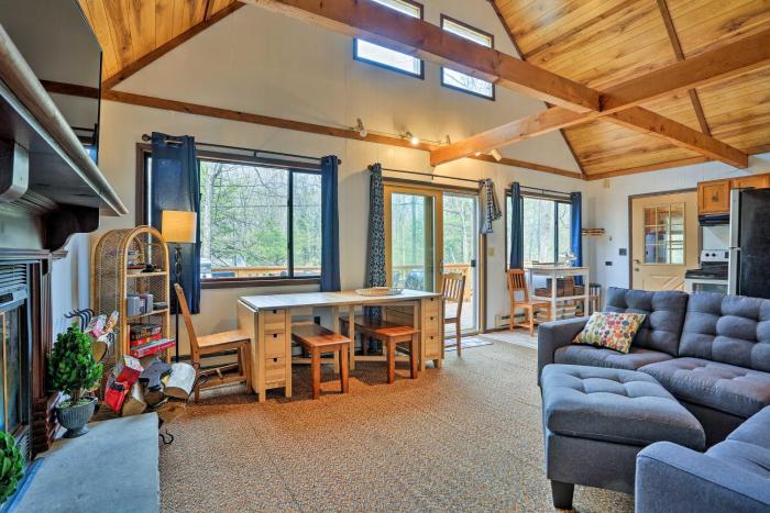 1 Mi to Hideout Ski Lake Ariel Home with Fire Pit