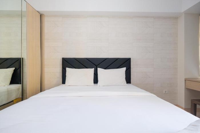 Deluxe Studio Apartment at Springlake Summarecon Bekasi By Travelio