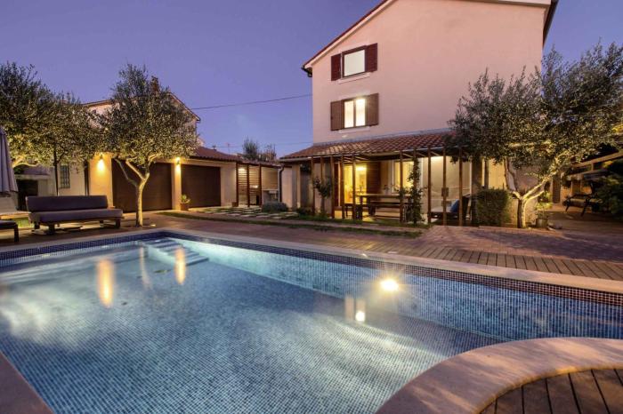 Charming villa Donatella with private pool in Pula