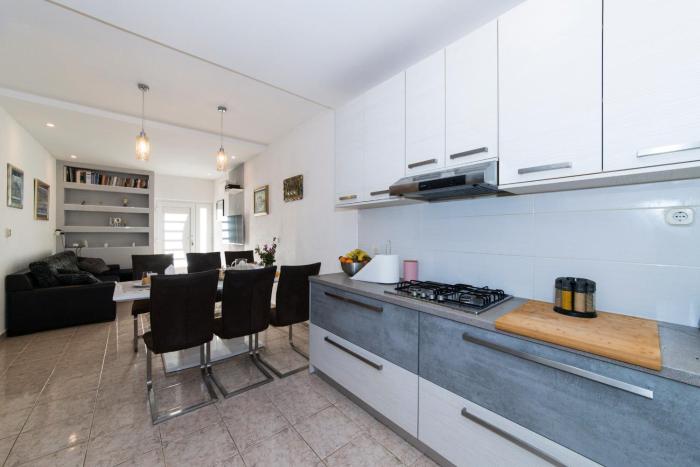 Apartman LUKA Vila Vesa Promajna with jacuzzi & garden