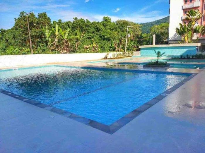 Apto 2 quartos a 350 metros da praia, churrasqueira na varanda, wi-fi, piscina, garagem coberta,telas de proteção, quadra beach tênis