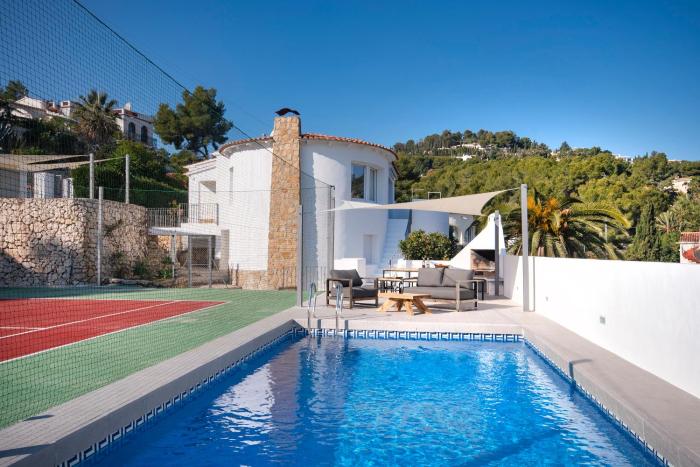 Sara 4 personas, free WIFI, chill-out, private pool, private tennis court - by Holiday Rentals Villamar
