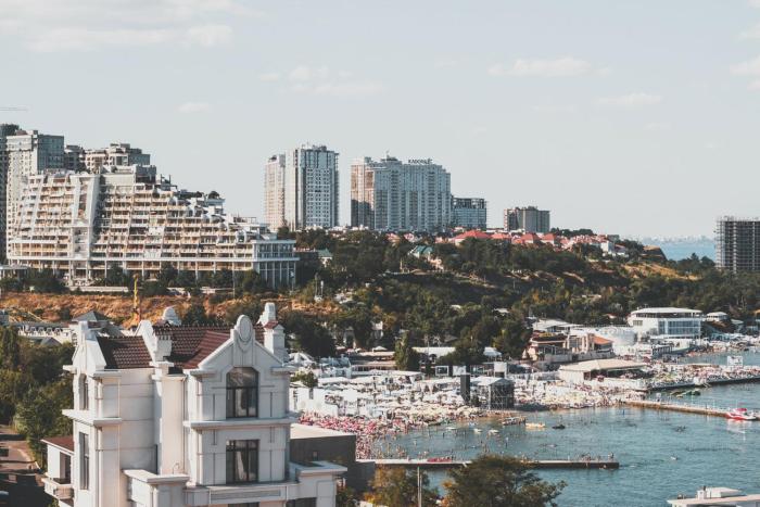 АРКАДИЯ Студия с балконом Частичный вид моря Первая линия от моря