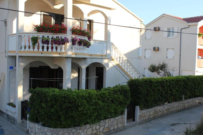 Apartments Paulin Pag
