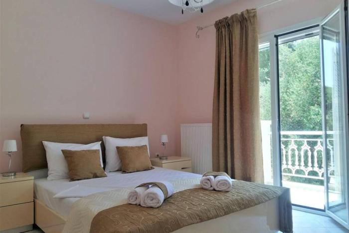 Sea and mountains view apartment