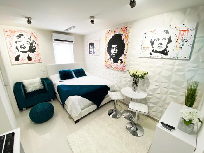 Luxury Studio Apartment IN Downtown! 23