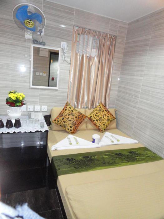 Davao Hostel Block D 24 HOUR RECEPTION 10TH FLOOR FLAT D8 CHUNGKING MANSION TSIM SHA TSUI KOWLOON