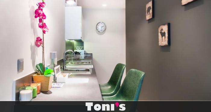 TONIS STUDIO for couples near ACROPOLIS Museum