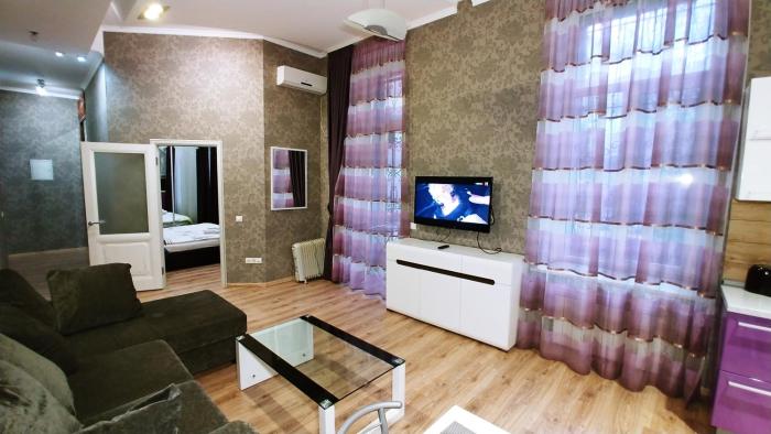 One bedroom, 6 Zankovetskoi St Near a Khreschatyk