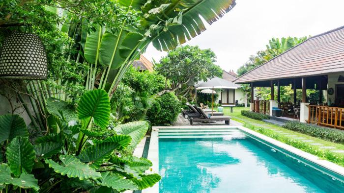 Spacious 4BR Private Estate w-Big Garden and Pool Central Seminyak
