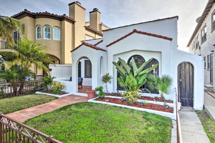 Long Beach Vacation Rental Walk to Beach and Shops