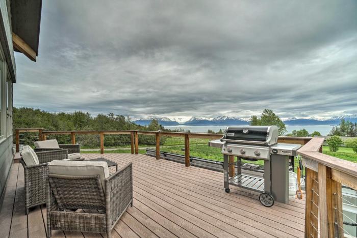 Home with Kachemak Bay View - 5 Miles to Downtown!