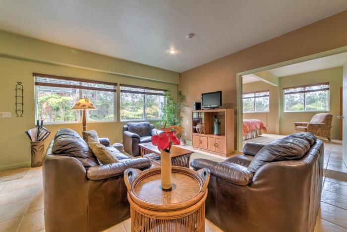 Tropical Volcano Bungalow Less Than 4 Mi to Natl Park!