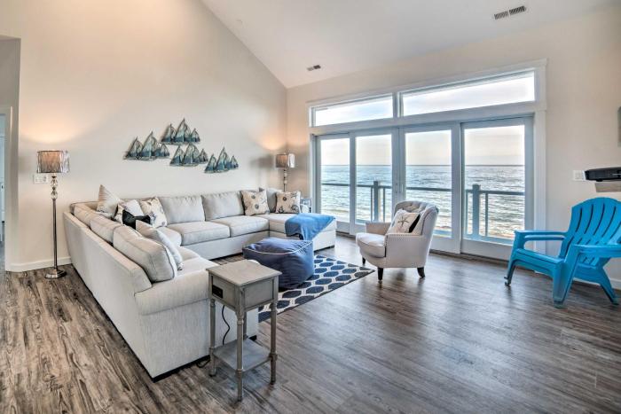 Waterfront Scotland Beach Retreat w Private Beach