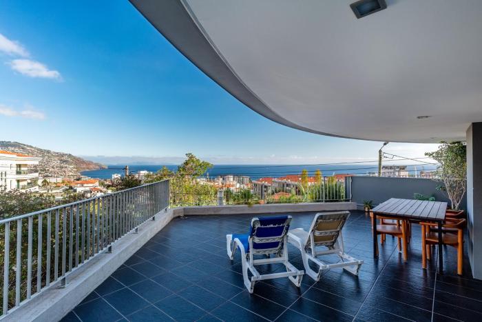 Virtudes Ocean view with pool by Holiday Rental Madeira