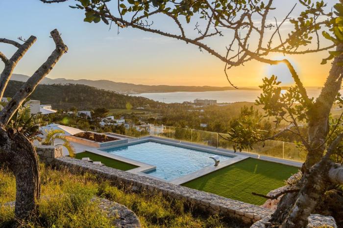 Villa Sa Rota - Sunset, Sea Views & Pool