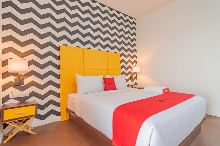 RedDoorz Premium @ Hotel Hebat