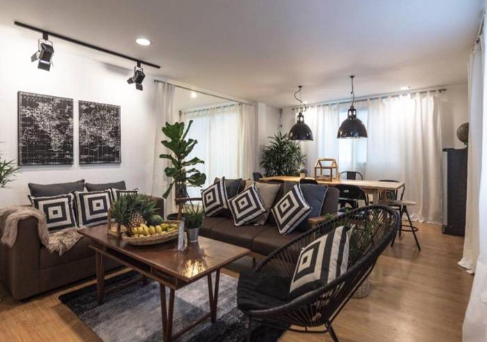 2 Bedrooms 1 living room near Old City