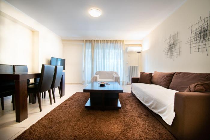 Homey Penthouse in Kypseli