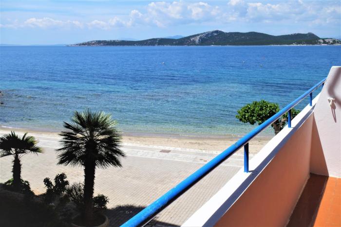 Nea Styra seafront apartment with stunning view