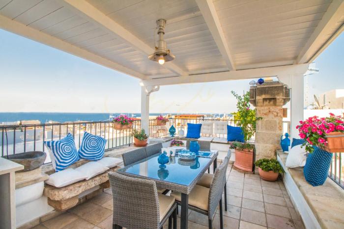 TD Casa Reina in the Historic Center with Terrace