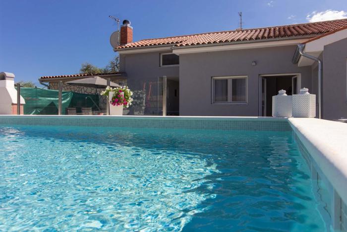 New villa Luna with private pool in Pula surrounded by greenery rented by WiiBuk