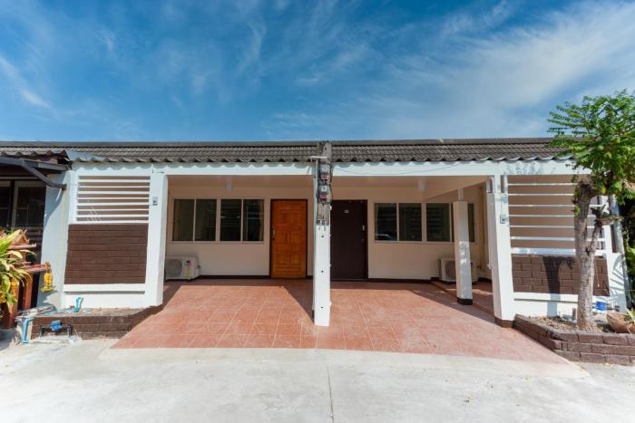 Studio townhouse near Airport and old town Chiang Mai