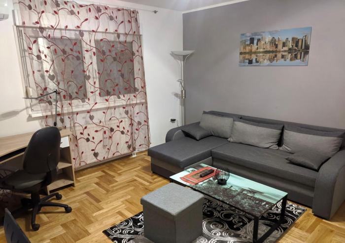 Apartment in quiet area with free parking