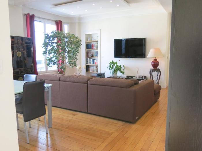 Appartement Les Lilas très proche métro CityCosy