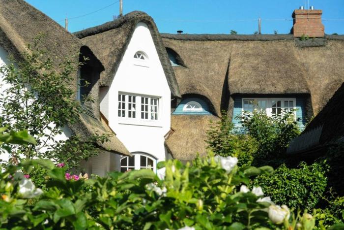 Gemütliche Wohnung unter Reet mit Pool und Sauna in Keitum