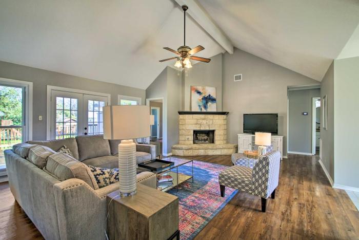 Downtown Boerne Home on Cibolo Creek with Fire Pit