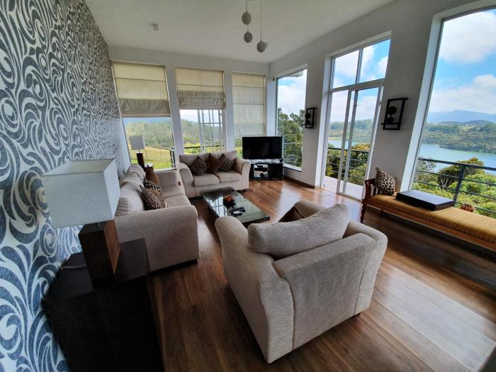 Tranquil Villa - Stunning views with free breakfast