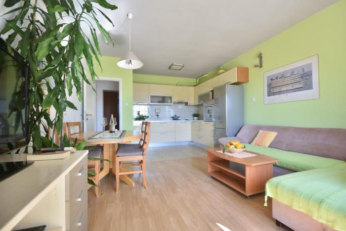 Sweet Apartment in Bol