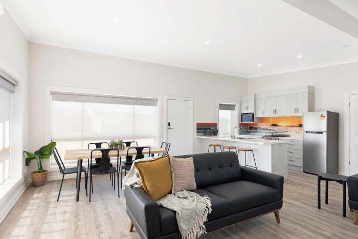 Luxury Apartments and Motel Rooms - Free Wifi - Close To Beach