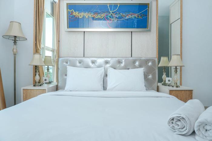 Minimalist and Comfy 1BR CitraLake Suites Apartment By Travelio