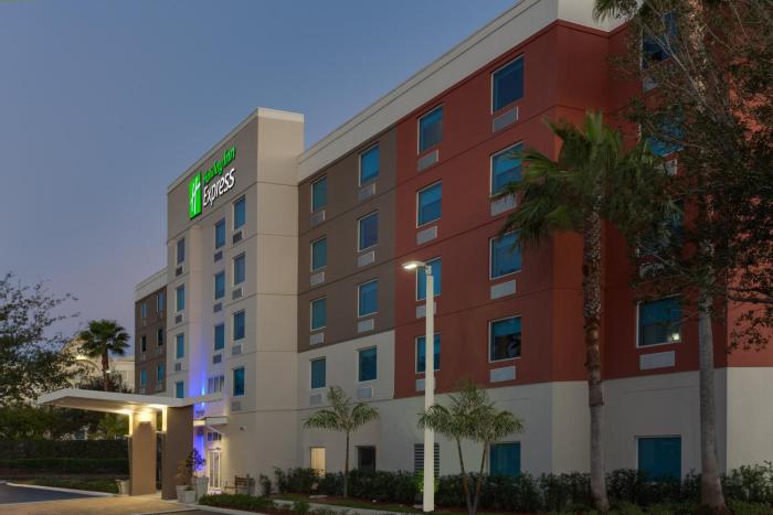 Holiday Inn Express Hotel & Suites Fort Lauderdale AirportCruise Port by IHG
