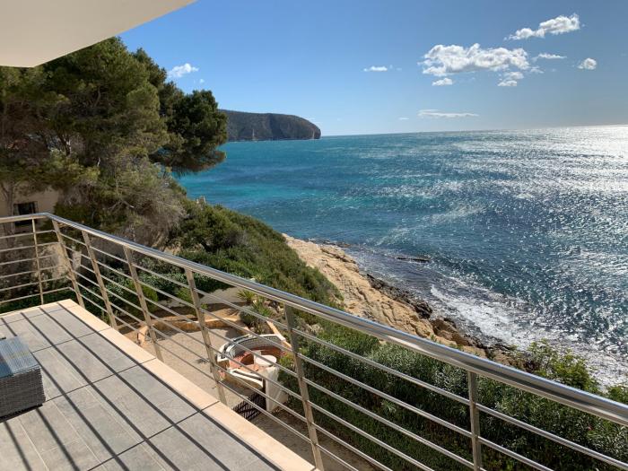 Moraira Sea front, first line, Air Conditioning, heating, First floor, 2 habs 4beds