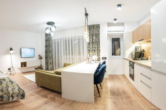 Briana Luxury Sky View Studio