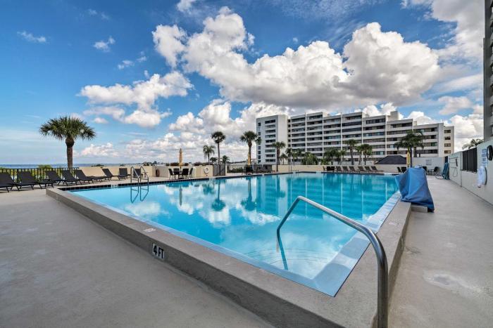 Balcony and Resort Amenities Gulf Coast Escape!