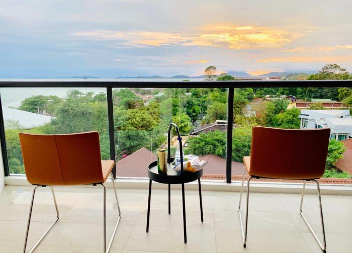 Top Floor Gorgeous Sunset View - Mae Phim Beachfront Condo