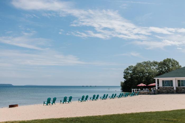 Breakers Resort - Lakeside