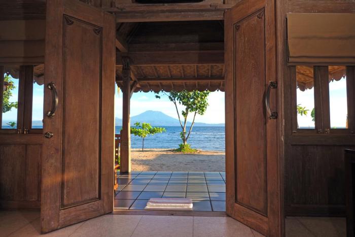 Blue Harbor Beachfront Villas & Resto